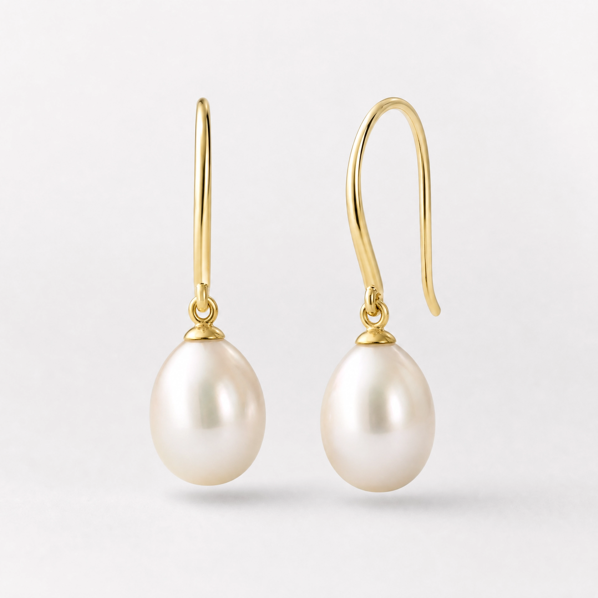Jewelry retouching - pearl earrings